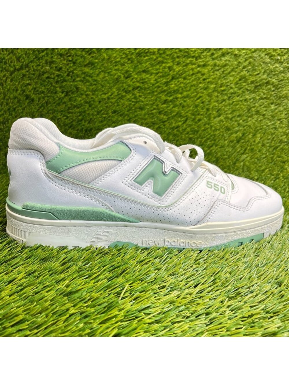 New Balance 550 Mens Size 11.5 White Mint Green Athletic Leather Shoes Sneakers